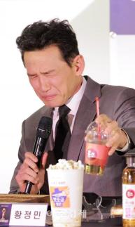 [포토] 홍초 마시는 황정민