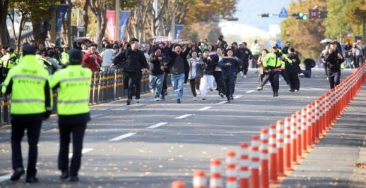 [포토] 트럼프 반대 기습시위