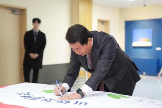 신경호 교육감 안정된 환경에서 시험을 치를 수 있도록 최선을 다하겠다