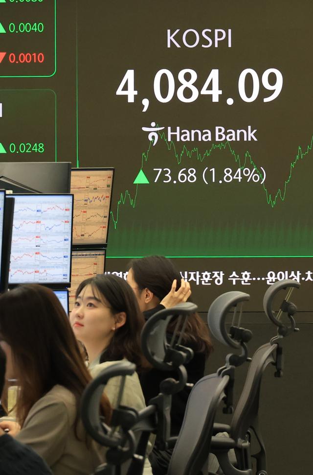 사상 최고치로 마감한 코스피 사진연합뉴스