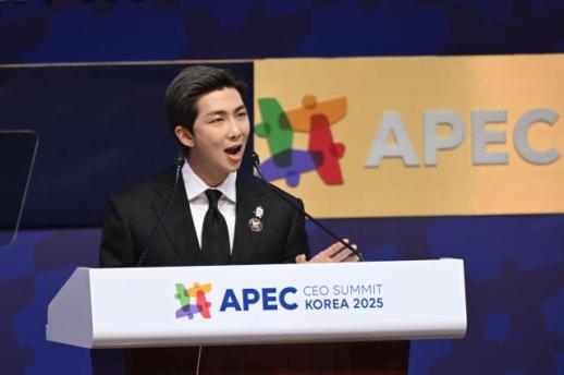 [포토] APEC CEO 서밋서 연설하는 BTS RM