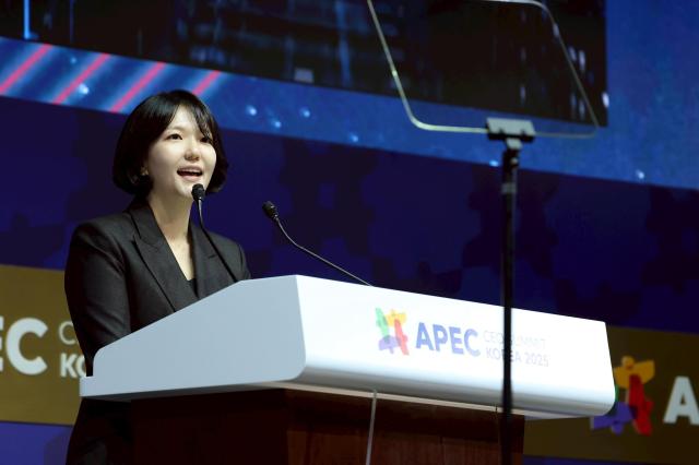 최수연 네이버 대표가 29일 오전 APEC CEO 서밋 기조발표를 하고 있다 사진네이버