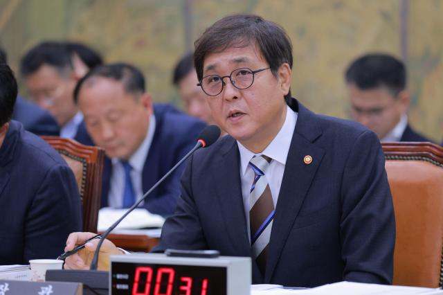 최휘영 문화체육관광부 장관이 14일 오후 서울 여의도 국회에서 열린 국회 문화체육관광위원회 국정감사에서 의원 질의에 답하고 있다 20251014사진유대길 기자 dbeorlf123ajunewscom