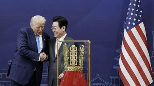 외신 韓 금관 모형 선물, 트럼프 취향 저격
