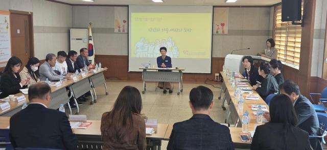 순천시자원봉사센터가 19개 협력 기업·기관·단체 실무자들과 간담회를 개최하고 있다 사진박기현 기자