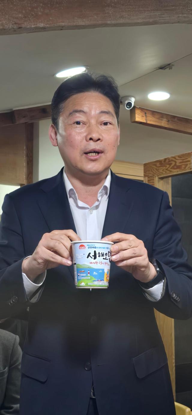 나승진 한국어촌어항공단 어촌해양본부 본부장이 지난 29일 서울 중구 모처에서 열린 서해오면 출시 기자간담회에서 발언하고 있다 사진기수정 기자