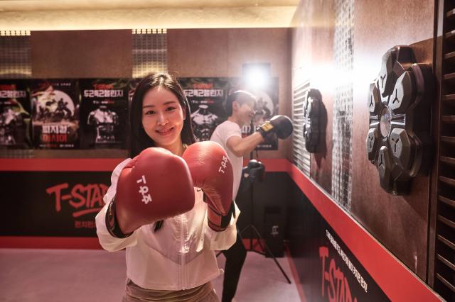 SK텔레콤은 T팩토리 성수에서 넷플릭스 예능 ‘피지컬 아시아’와 협업한 ‘T-스타디움T-Stadium 두근득근 챌린지’ 팝업 전시를 이날30일부터 11월 30일까지 한 달간 진행한다고 밝혔다사진SKT