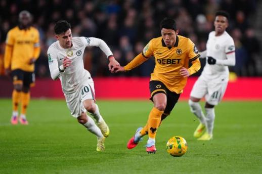 황희찬 시즌 첫 도움…울버햄튼은 카라바오컵 16강서 탈락