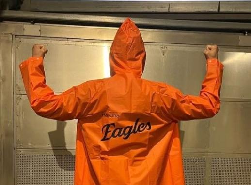 조인성 드디어 이겼다…한화 한국시리즈 첫 승에 환호