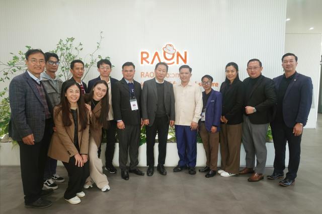 라온시큐어는 지난 28일 라오스 기술통신부MTC 관계자들을 대상으로 K-DID 및 보안 기술 교육 프로그램을 진행했다 왼쪽부터 라오스 기술통신부 한국지능정보사회진원NIA 라온시큐어 관계자가 기념사진을 촬영하는 모습 사진라온시큐어