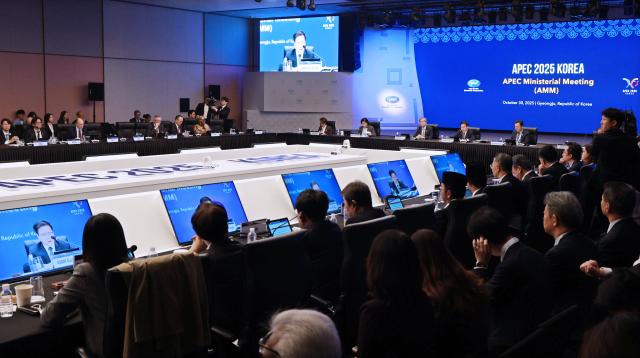 여한구 산업통상부 통상교섭본부장이 30일 경주 소노캄에서 열린  APEC 합동각료회의AMM 본회의에서 개회사를 하고 있다 사진연합뉴스