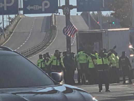 未经申报进行反华示威 三名博主被警方当场逮捕