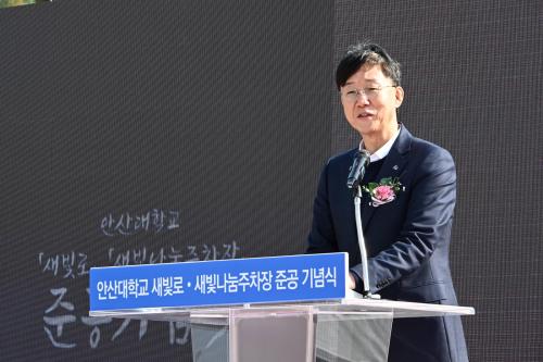 이민근 시장이 인사말을 하고 있다사진안산시