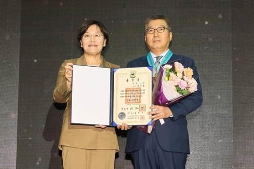 풀무원 이우봉 총괄CEO, 은탑산업훈장 수훈…ESG 기반 식품산업 혁신 평가
