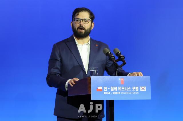 Chilean President Gabriel Boric delivers remarks at the Korea-Chile Business Forum held at the Shilla Hotel in Seoul on October 30 2025 AJP Yoo Na-hyun