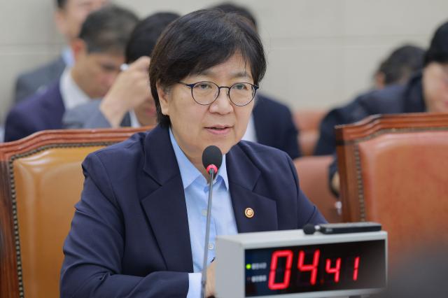 정은경 보건복지부 장관이 14일 오후 서울 여의도 국회에서 열린 보건복지위원회 보건복지부 등에 대한 국정감사에서 의원 질의에 답하고 있다 20251014사진유대길 기자 dbeorlf123ajunewscom