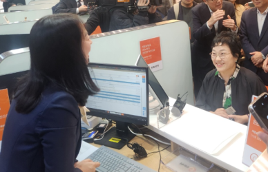 사망보험금 유동화 본격 시행...이억원 소비자 안내 철저히