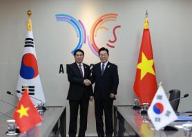 [APEC Gyeongju] Tổng thống Hàn Quốc hội đàm với Chủ tịch nước Việt Nam…Kỳ vọng thắt chặt hơn nữa quan hệ Đối tác chiến lược toàn diện