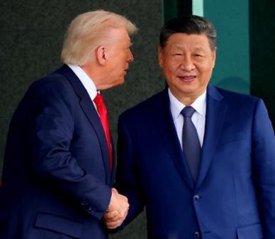 트럼프–시진핑, 무역전쟁 휴전 선언…관세 10%P 인하 등