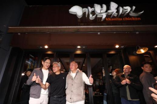 [포토] 기념촬영하는 이재용·젠슨 황·정의선