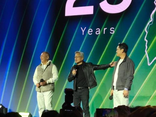 젠슨 황 엔비디아 CEO, 삼성·현대와 치맥 회동부터 게이머 페스티벌 무대까지