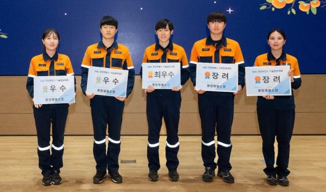 광양제철소 기술발표대회 수상자 왼쪽부터 열연부 주솔빈 과장 제강부 진민종 대리 압연설비2부 이명준 과장 생산기술부 김창영 사원 품질기술부 최진주 대리 사진광양제철소