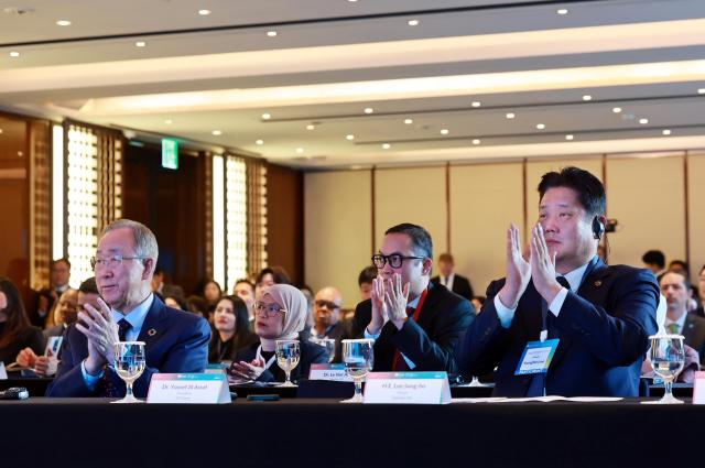 이상호 태백시장오른쪽 첫번째이 지난 29일 서울 웨스틴조선호텔에서 열린 글로벌녹색성장주간GGGW 2025 공식 세션 글로벌 클린수소포럼에 패널로 참석하고 있다 사진태백시