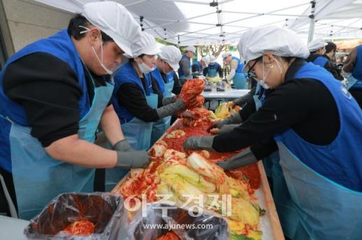 [포토] 행복공감봉사단, 독거노인 등에 김장김치 봉사활동