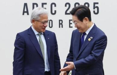 [2025APEC] 젠슨 황 AI허브한국 획기적 제안에…李대통령 엔비디아 투자 전폭지원