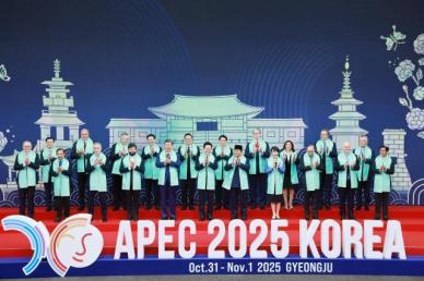 【2025 APEC】李在明与各国领导人合影留念