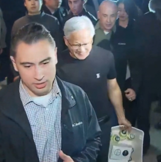 황송합니다…빙그레, 젠슨 황 바나나우유 화제에 100개 쏜다