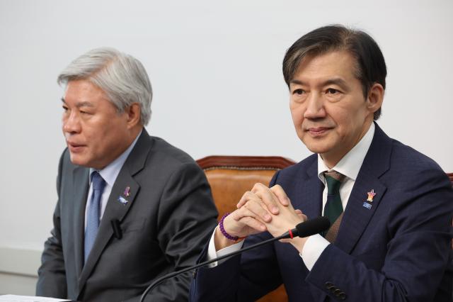 조국 조국혁신당 비상대책위원장이 지난달 29일 국회에서 열린 끝까지 간다 특별위원회 회의에 참석해 있다 사진연합뉴스