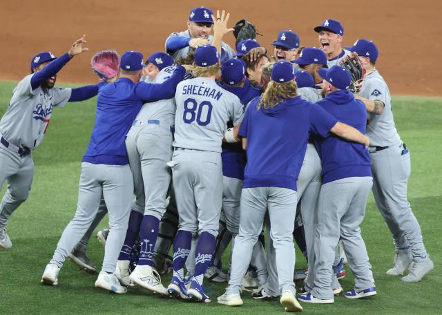 로스앤젤레스LA 다저스가 미국프로야구 메이저리그MLB 월드시리즈WS 7전 4승제를 2년 연속 제패했다 사진연합뉴스·로이터