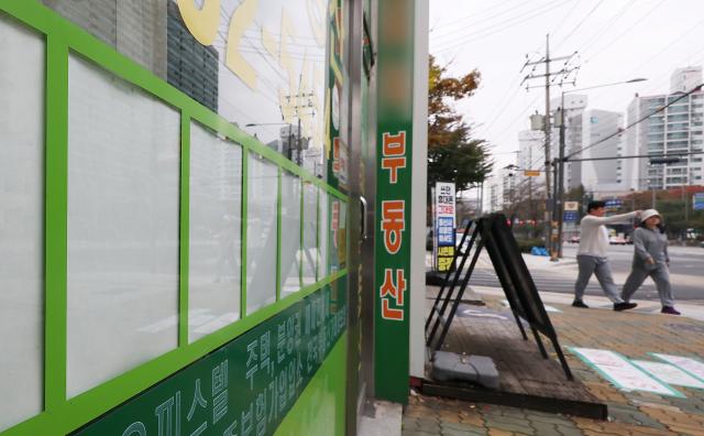 초강력 규제에 10월 서울 외지인·생애최초 매수 동반 하락...30% 이상 뚝