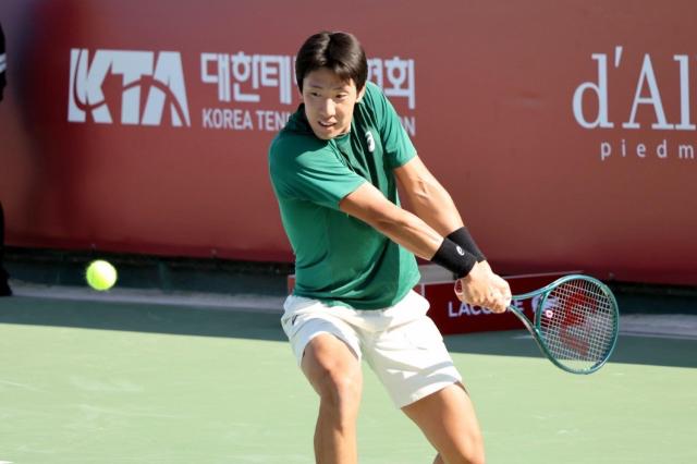 2025 유진투자증권 서울오픈에서 경기를 뛰는 신우빈 사진2025 유진투자증권 서울오픈 테니스 조직위원회