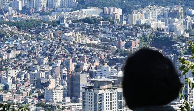 8일 서울 남산에서 바라본 아파트 및 주택단지들 사진연합뉴스