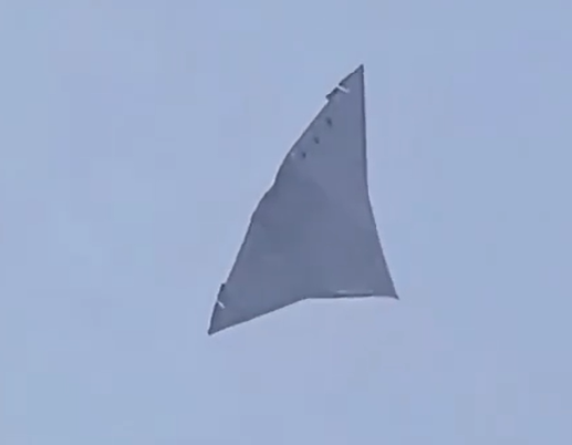 中, 10개월 만에 J-36 시제기 또 공개…이르면 2031년 실전 투입