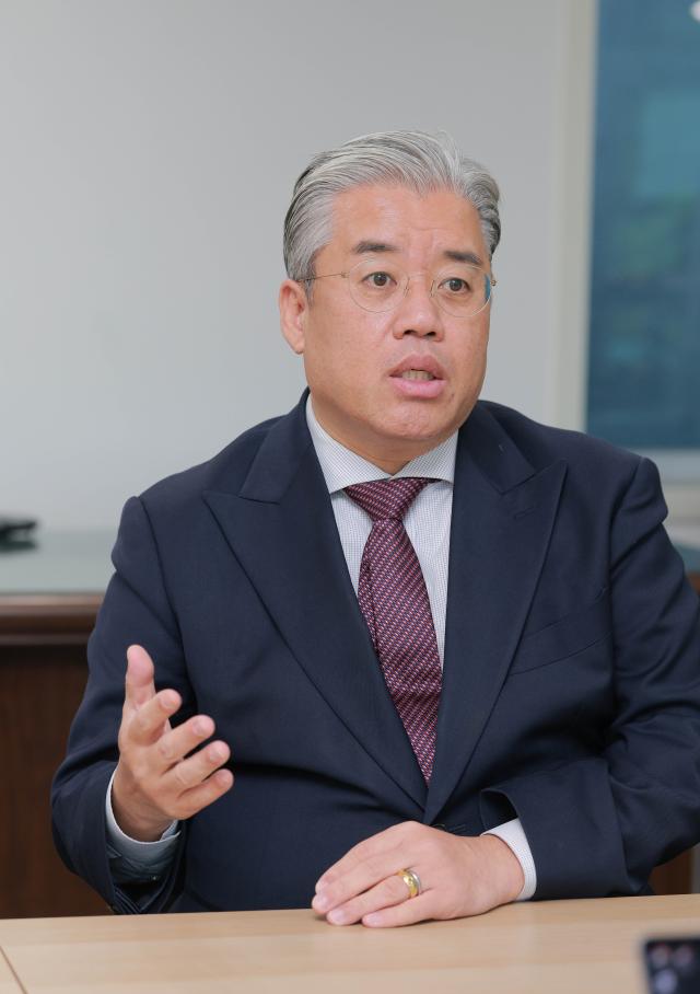 임대근 한국영화학회장이 지난달 30일 서울 종로구 아시아문콘텐츠연구소에서 진행된 아주경제와의 인터뷰에서 “대학도 변화하는 시대에 발맞춰 과감한 투자를 해야 한다”고 말했다 사진유대길 기자 dbeorlf123ajunewscom