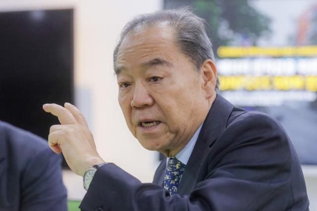 이상옥 전 의원이 오는 11월 11일 서울 여의도 국회의원회관에서 개최될 글로벌혁신센터GIC 국제환경·에너지위원회IEEC 설립 선포식에 관해 설명하고 있다 사진남궁진웅 기자