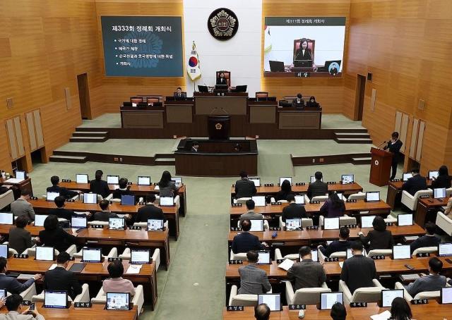 최호정 의장이 3일 서울 중구 서울시의회에서 열린 제333회 정례회 개회식에 참석해 개회사 하고 있다 사진연합뉴스