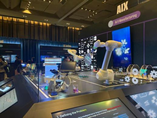 [르포] 미래 AI 기술 보려고 오픈런도···SK AI 서밋 2025, 수만명 모였다 