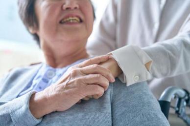 간병비 보장, 다시 불붙나…손보사 '20만원' 출혈 경쟁 귀환?