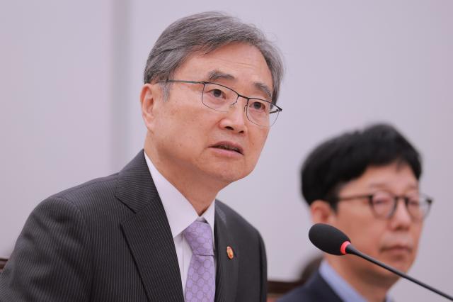 조현 외교부 장관이 지난달 13일 오전 서울 여의도 국회에서 열린 외교통일위원회 국정감사에서 의원 질의에 답하고 있다 사진유대길 기자 dbeorlf123ajunewscom