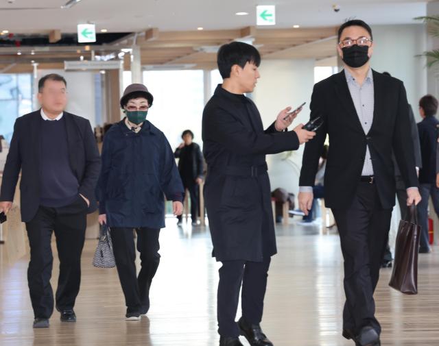 金建希母亲兄长出庭接受调查