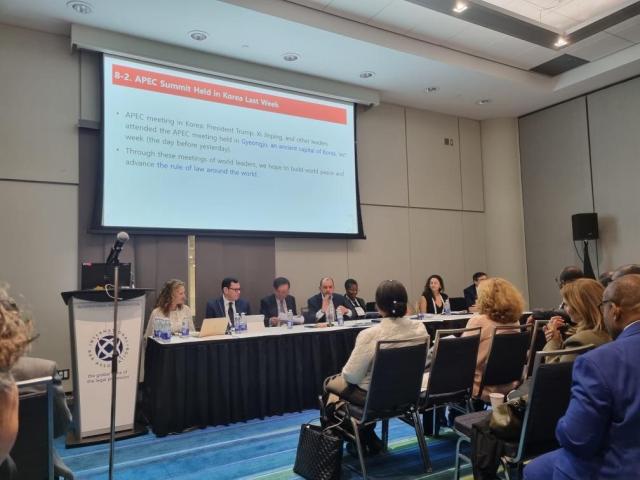 Former SNU president Sung describing Koreas democracy resilience at IBA conference in Toronto on Nov 3 