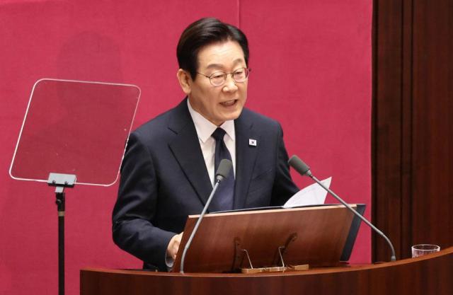 Lee praises APEC achievements, urges swift approval of next years budget