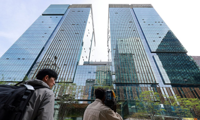 Prosecutors raid Korea Zinc, brokerages in expanding stock issuance probe
