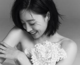 함은정, 웨딩드레스 자태 공개…김병우 감독과 12월 결혼