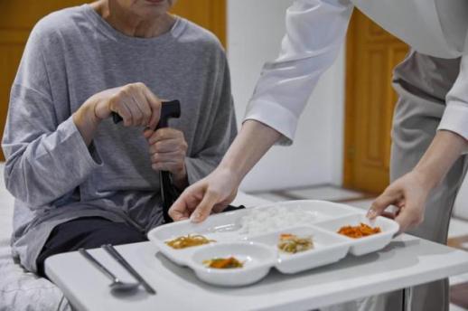 내년 장기요양보험료 2.9% ↑...수급자 증가로 지출 부담 확대