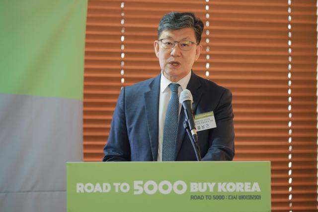 김남근 더불어민주당 코스피특위위원장이 4일 오후 서울 중구 프레스센터에서 열린 아주경제 특별포럼 다시 바이코리아BuyKOREA에서 K-증시 더 강하게 자본시장 활성화를 위한 정책방향이라는 주제로 발표를 하고 있다 20251104사진유대길 기자 dbeorlf123ajunewscom